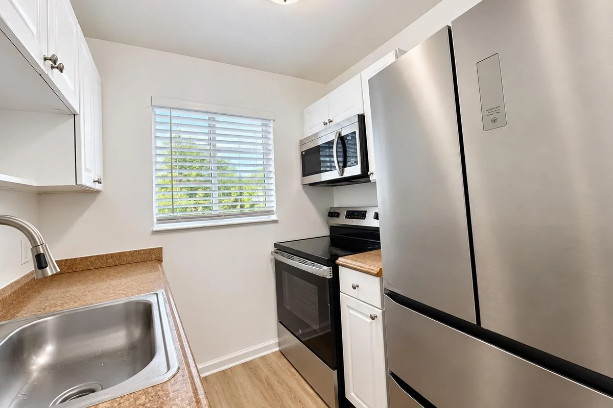 1651 NE 33rd St #1, Pompano Beach: photo 1 of 8