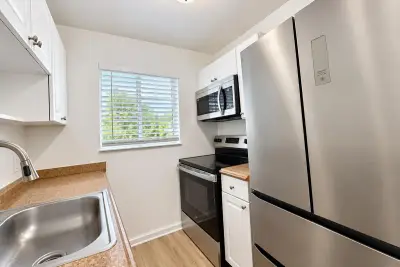 1651 NE 33rd St #1, Pompano Beach: photo 1 of 8