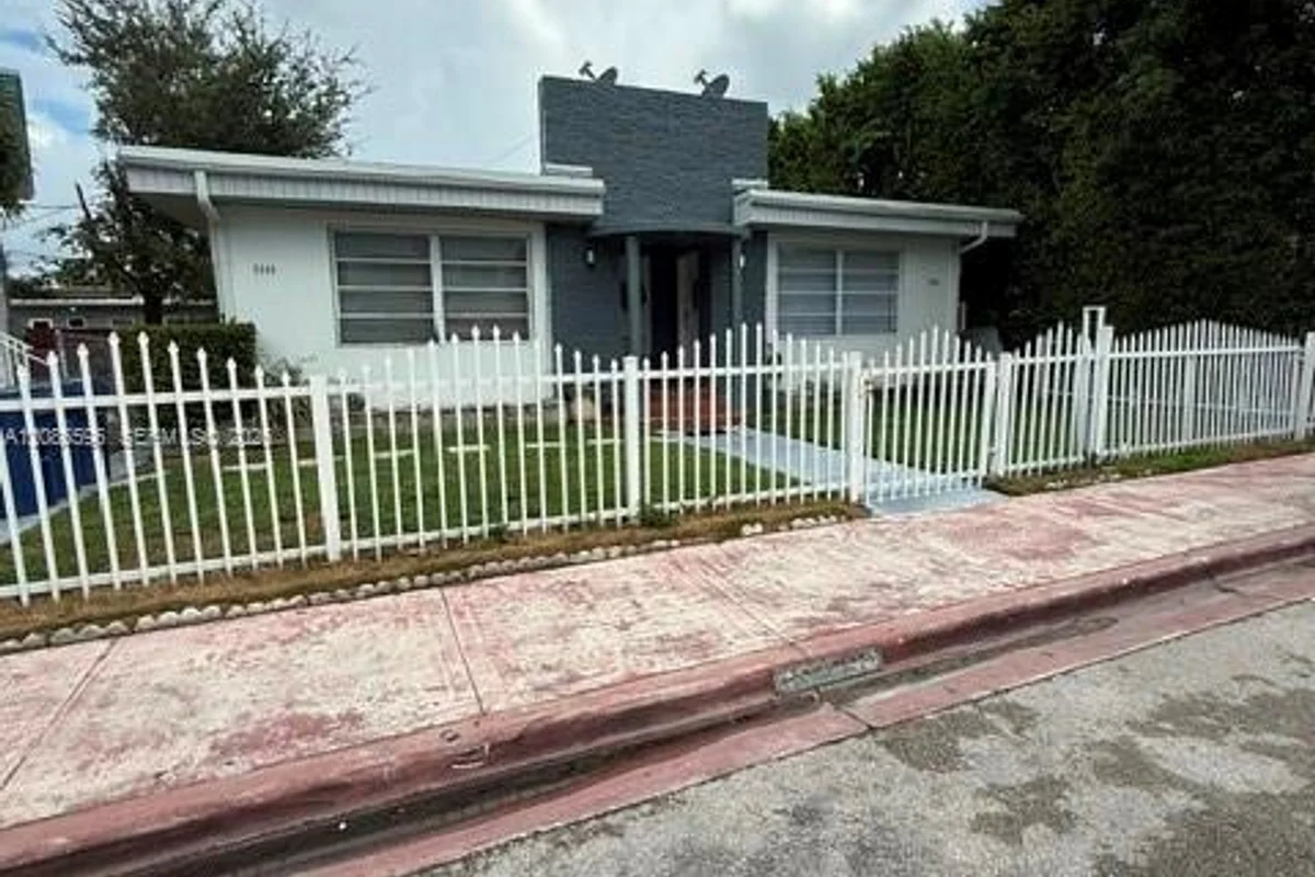 1995 Marseille Dr #4, Miami Beach: photo 1 of 16