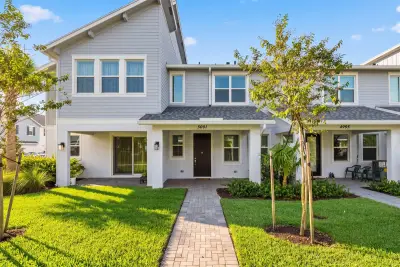 5001 N Longwood Lake Square, Westlake: photo 1 of 40