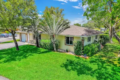 432 SW Natura Ave, Deerfield Beach: photo 1 of 58