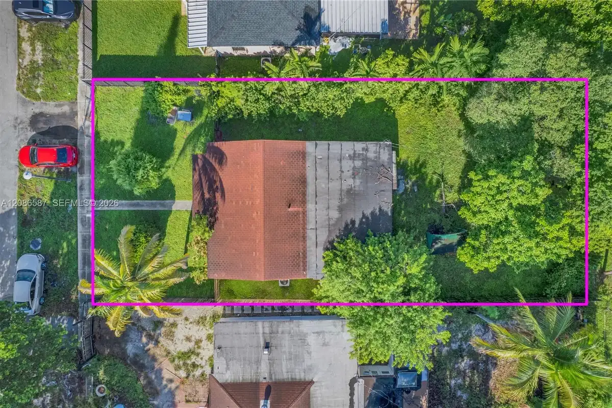 855 NW 130th St, North Miami: photo 1 of 41