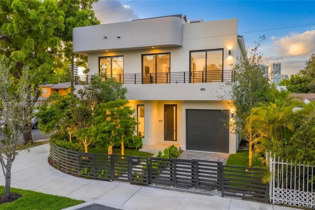 1001 SW 10 Ave, Miami: photo 1 of 30