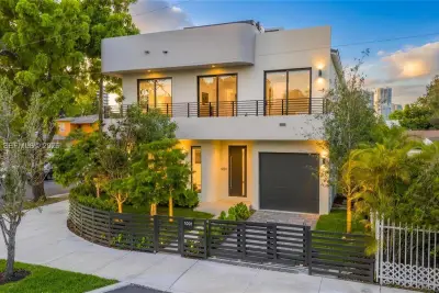 1001 SW 10 Ave, Miami: photo 1 of 30