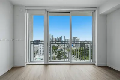 2000 Biscayne Blvd #2414, Miami: photo 1 of 14
