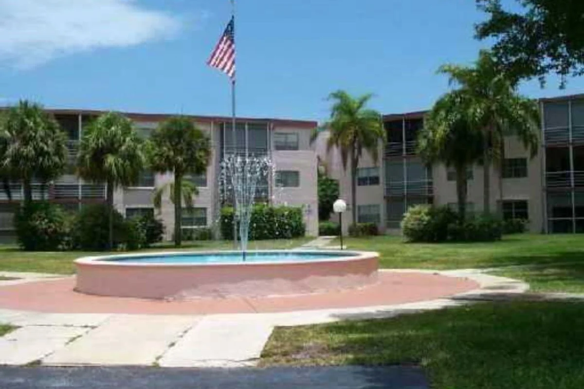 4334 NW 9th Ave #7-2D, Deerfield Beach: photo 1 of 8
