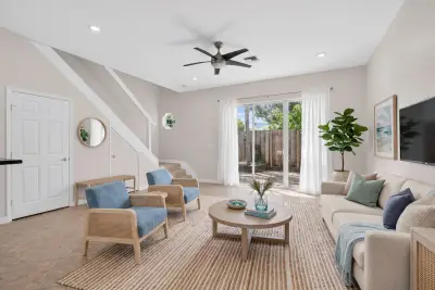 11 NE 20th Ave, Pompano Beach: photo 1 of 33