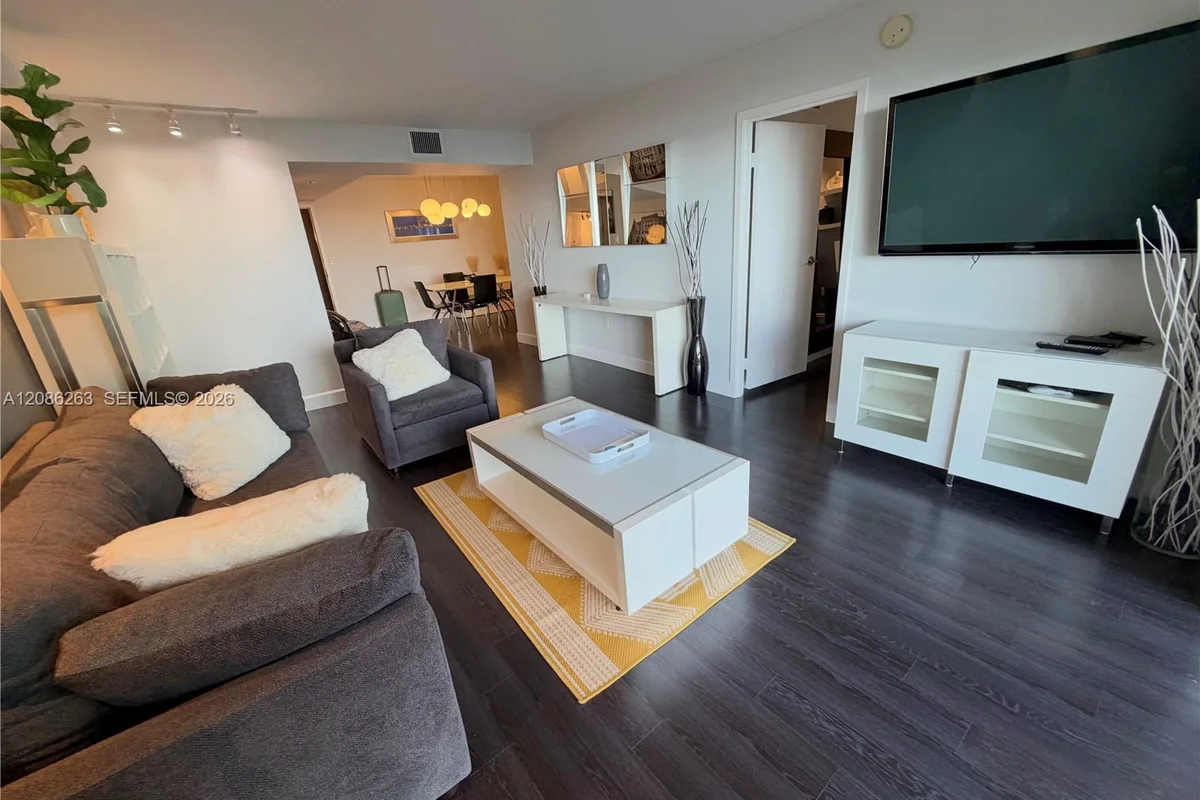 2333 Brickell Ave #409, Miami: photo 1 of 40