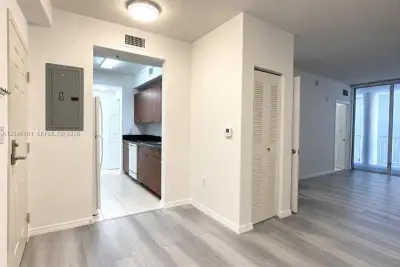 115 SW 11th St #704, Miami: photo 1 of 18