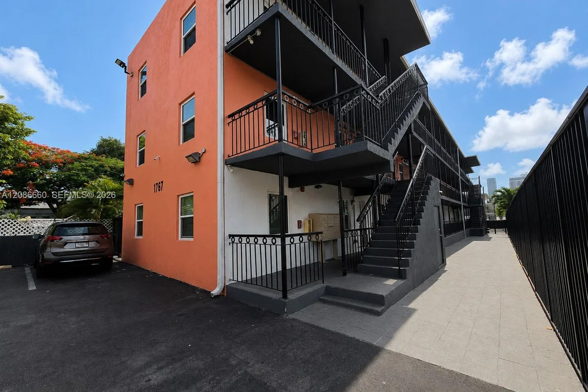 1767 NW 3rd Ave #6, Miami: photo 1 of 9