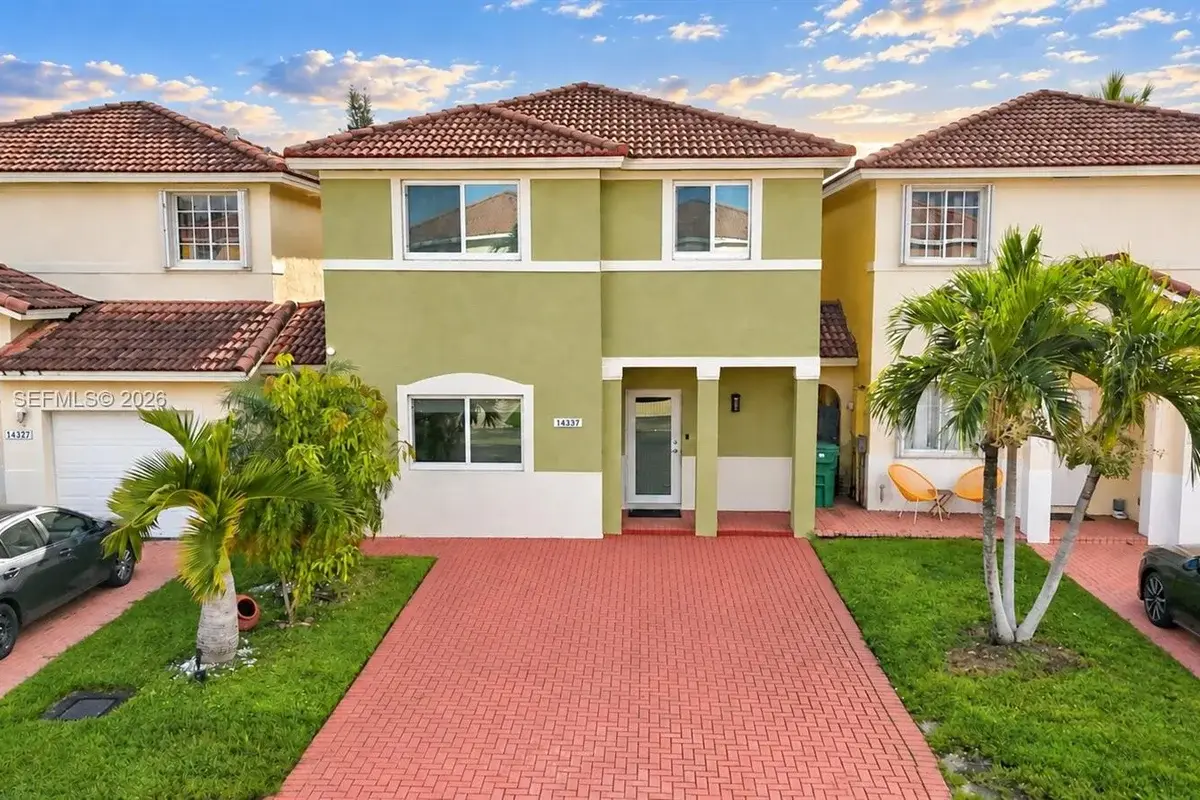 14337 SW 135th Ave, Miami: photo 1 of 41