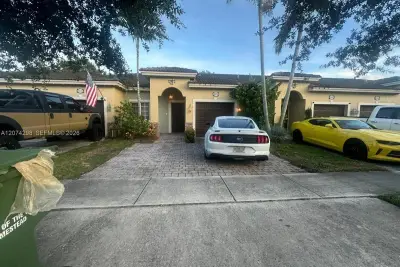 3372 NE 11th Dr, Homestead: photo 1 of 28