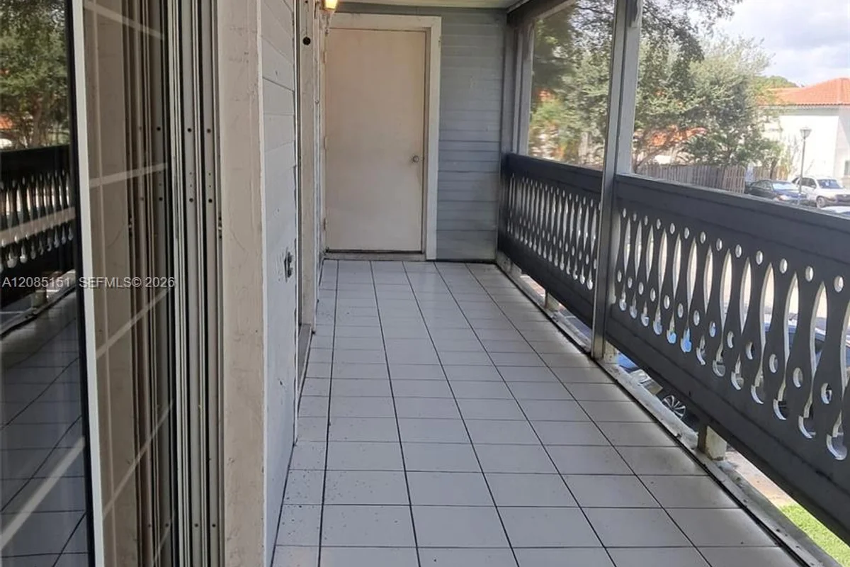 10521 Mahogany Key Cir #204, Miami: photo 1 of 5