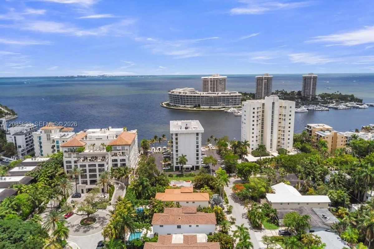 1600 S Bayshore Ln #4C, Miami: photo 1 of 47
