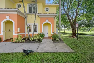 7230 NW 174th Ter #204, Hialeah: photo 1 of 25
