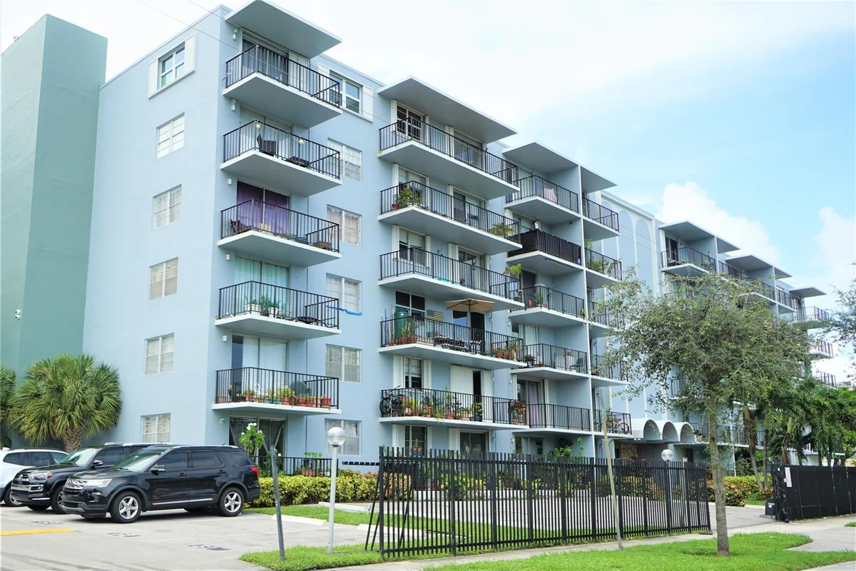 12500 NE 15th Ave #614, North Miami: photo 1 of 30