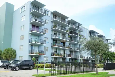 12500 NE 15th Ave #614, North Miami: photo 1 of 30