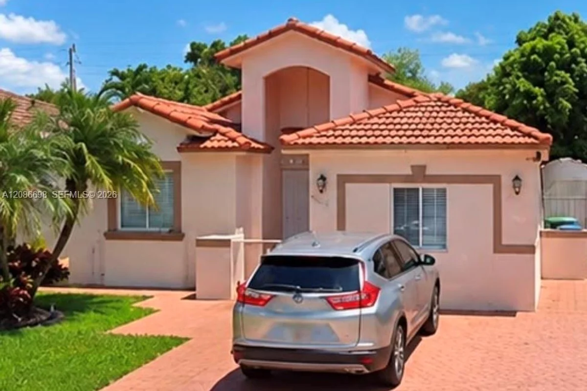 8010 NW 186th Ter, Hialeah: photo 1 of 8