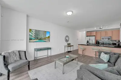 79 SW 12th St #3608-S, Miami: photo 1 of 45