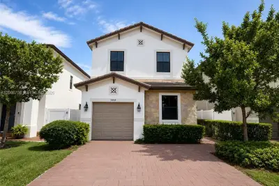 3448 W 110th Ter, Hialeah: photo 1 of 18