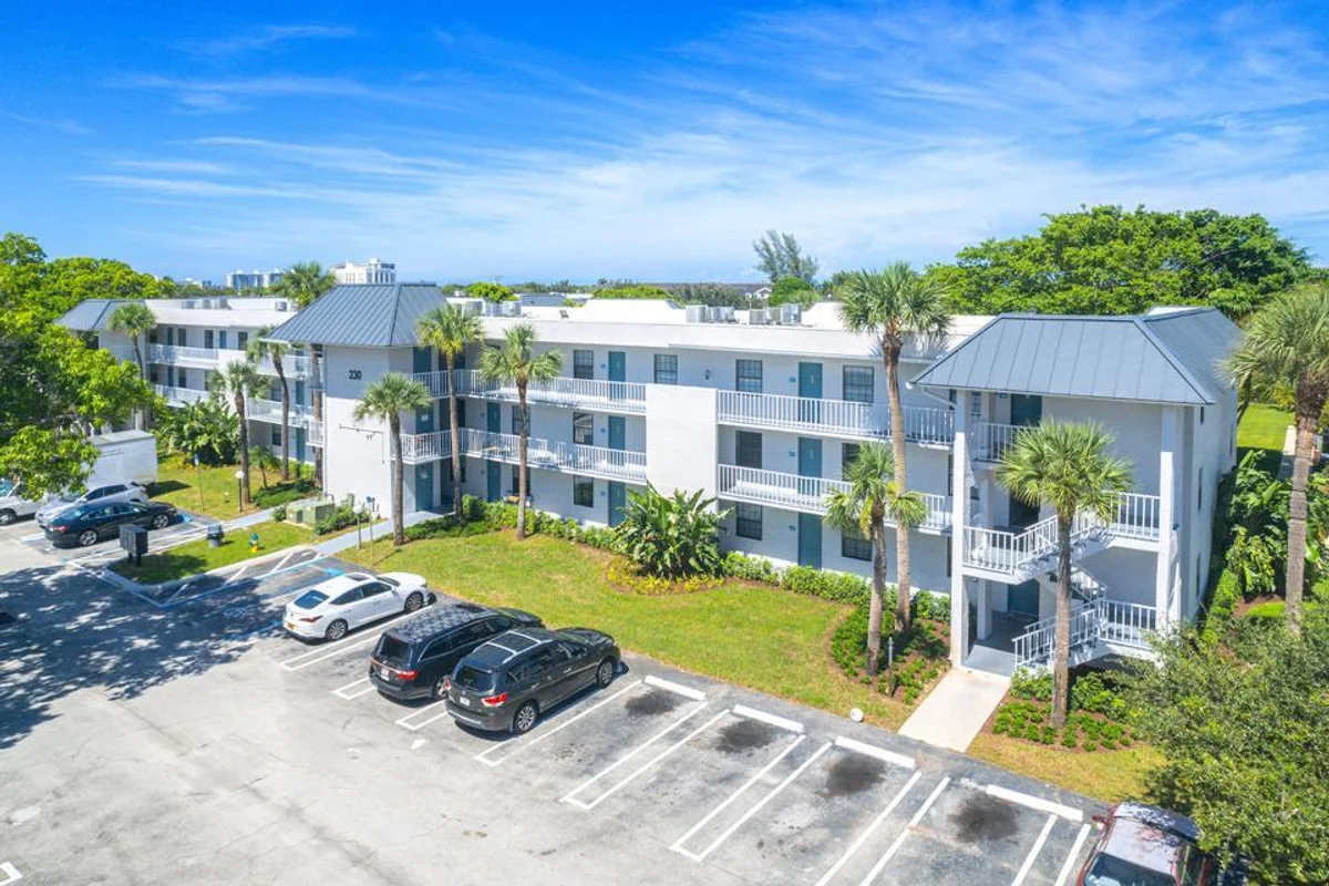230 SE 10th St #307B, Delray Beach: photo 1 of 6