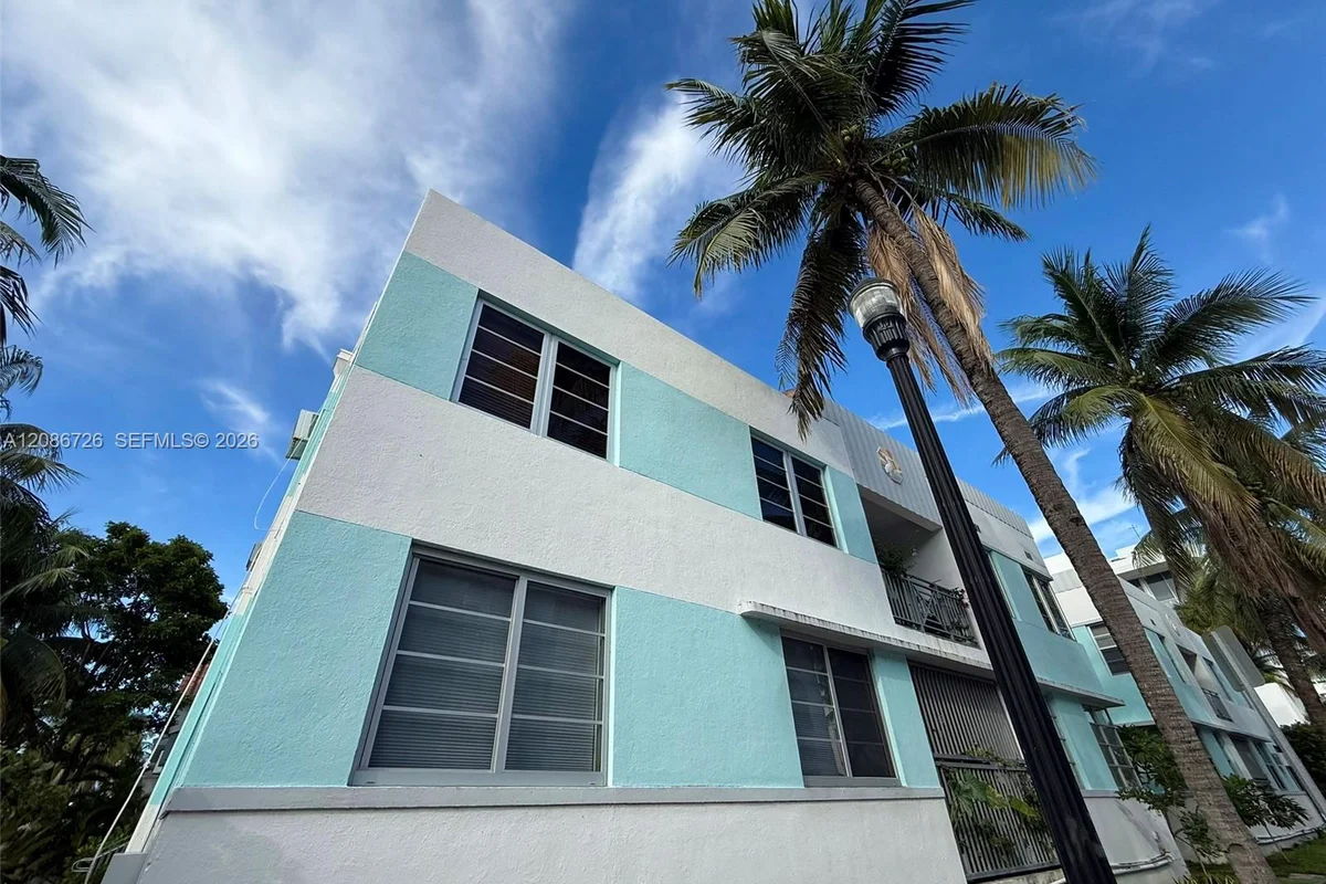 135 3rd St #17, Miami Beach: photo 1 of 26