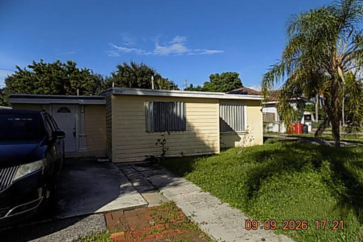 3900 Orange St, Lantana: photo 1 of 22