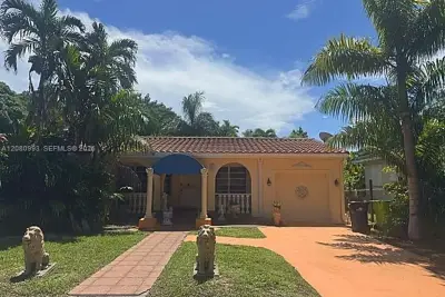 156 NW 88th St, El Portal: photo 1 of 16