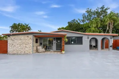 2616 NE 6th Ave, Wilton Manors: photo 1 of 63