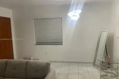 5209 W 24th Ct, Hialeah: photo 1 of 10