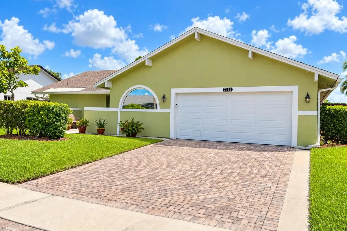 7482 NW 48th Pl, Lauderhill: photo 1 of 52