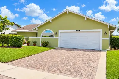 7482 NW 48th Pl, Lauderhill: photo 1 of 52