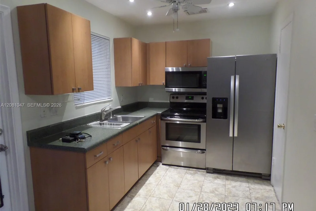 2222 Jackson St #1E, Hollywood: photo 1 of 7