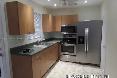 2222 Jackson St #1E, Hollywood: photo 1 of 7