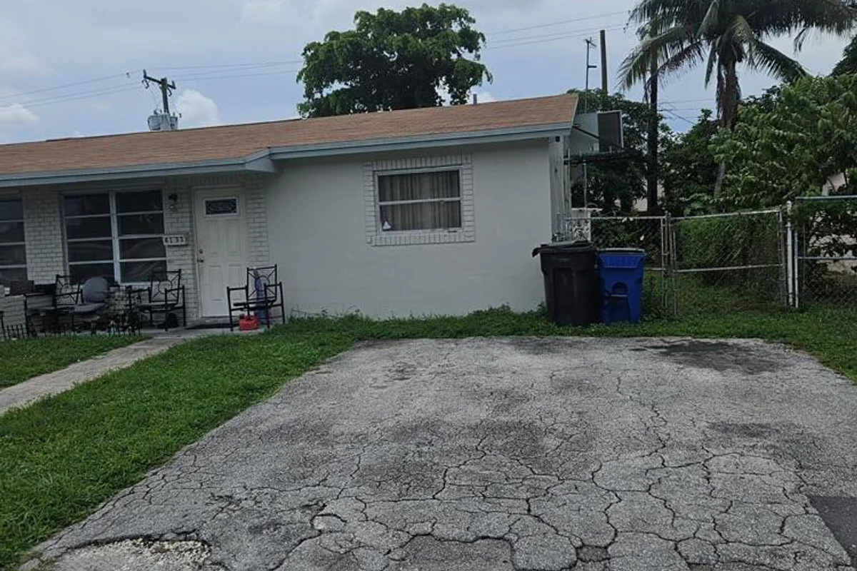 4133 NW 39th Ave, Lauderdale Lakes: photo 1 of 2