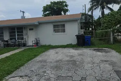4133 NW 39th Ave, Lauderdale Lakes: photo 1 of 2