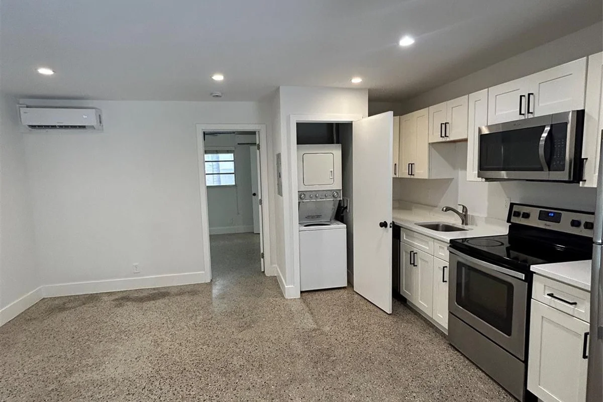 820 N Victoria Park Rd #4, Fort Lauderdale: photo 1 of 10