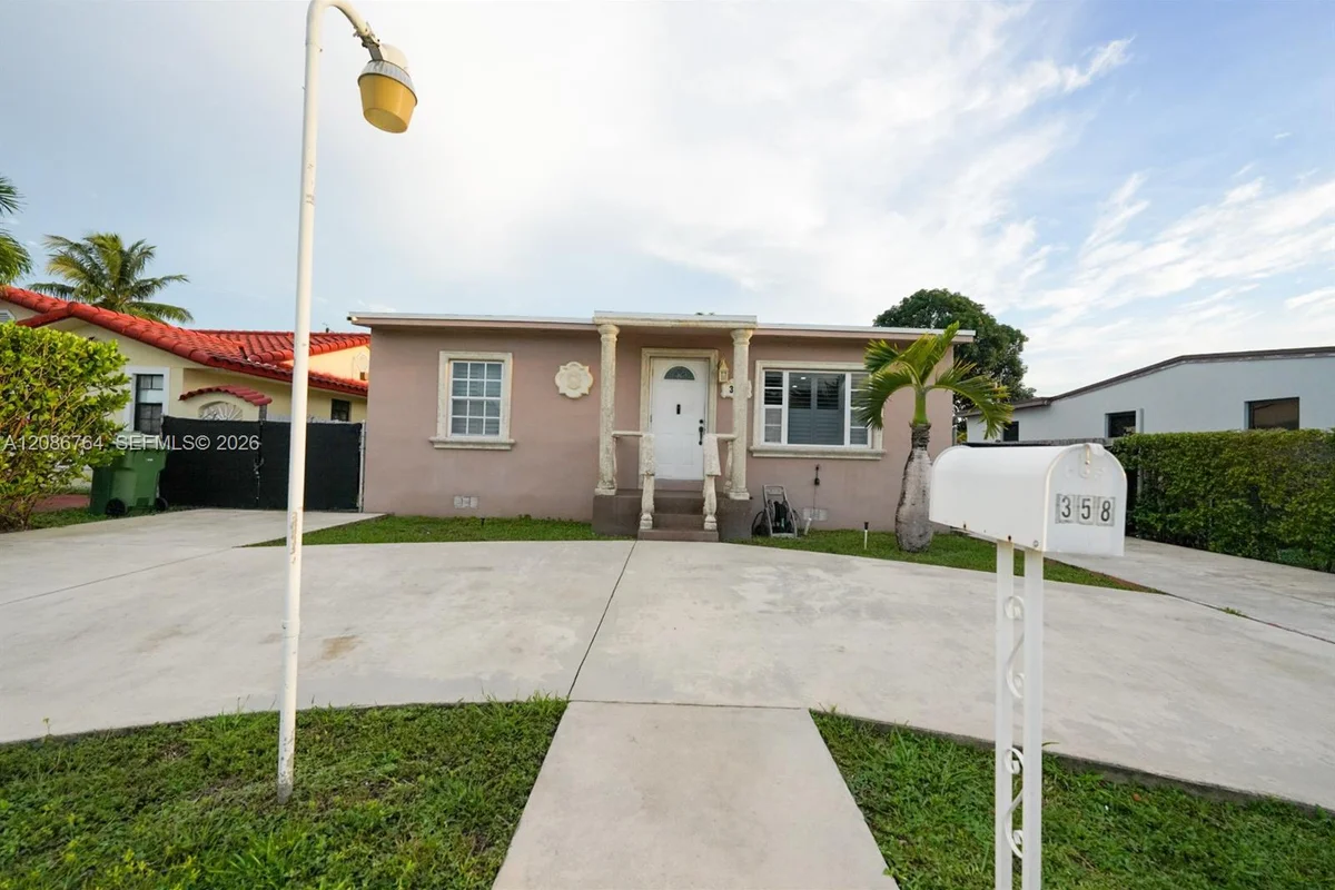 358 E 45th St, Hialeah: photo 1 of 30
