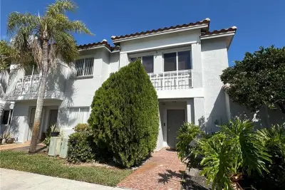 20839 NW 4th St, Pembroke Pines: photo 1 of 4