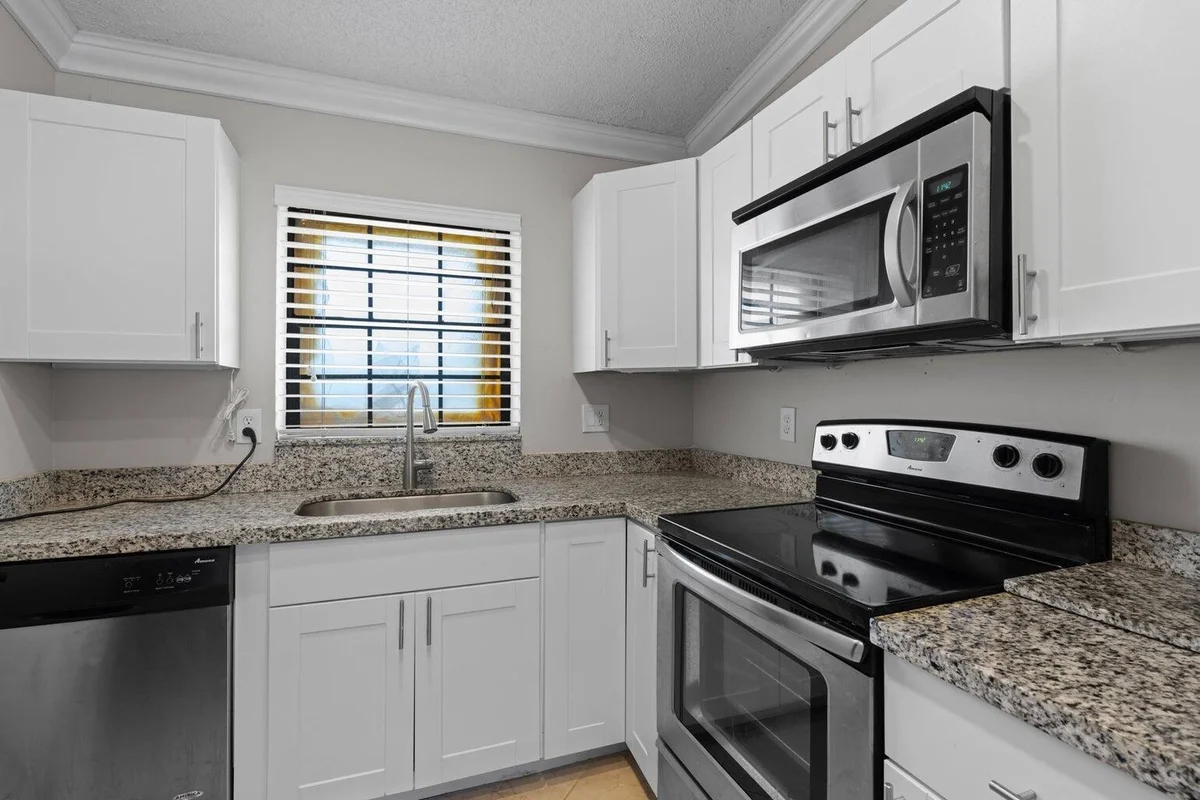 2600 Greenwood Ter #210, Boca Raton: photo 1 of 11