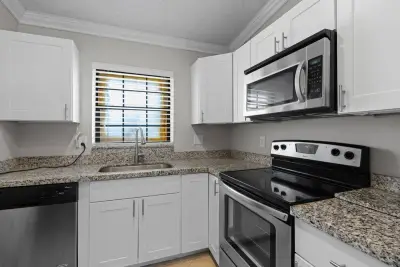 2600 Greenwood Ter #210, Boca Raton: photo 1 of 11