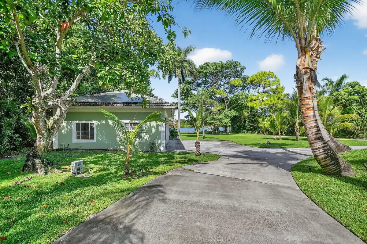 6225 Pine Dr, Lake Worth: photo 1 of 40
