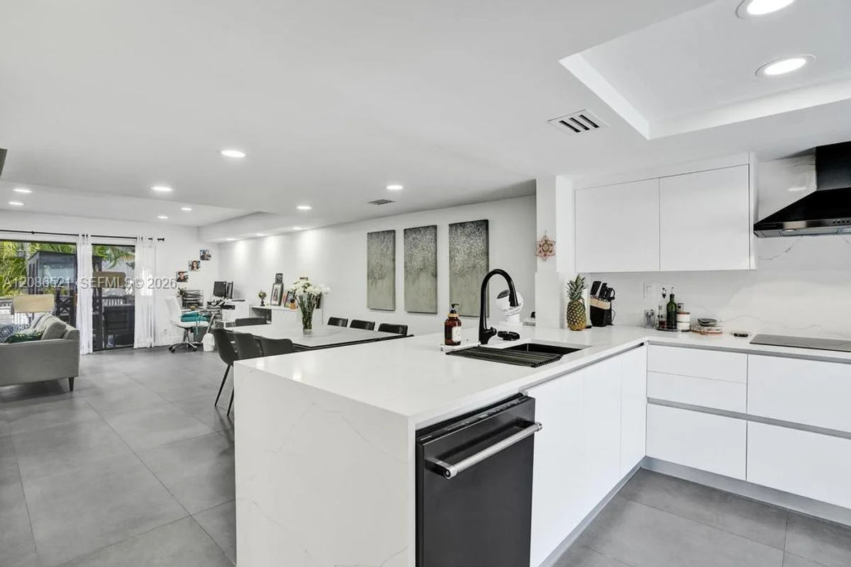 2723 NE 164th St #77, North Miami Beach: photo 1 of 46