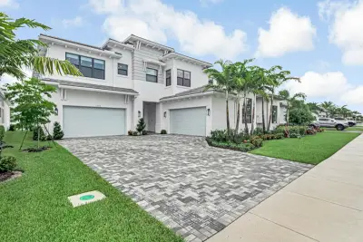 10018 Skyloft St, Palm Beach Gardens: photo 1 of 77