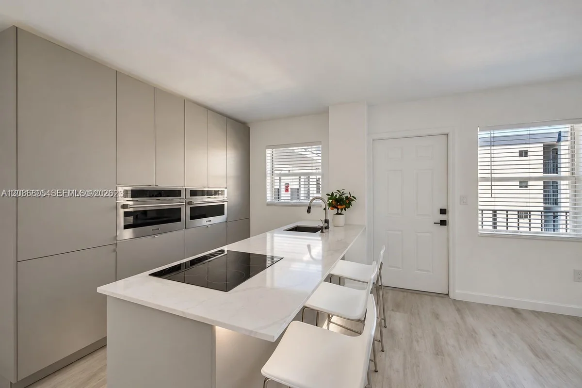 1720 Jefferson St #511, Hollywood: photo 1 of 22
