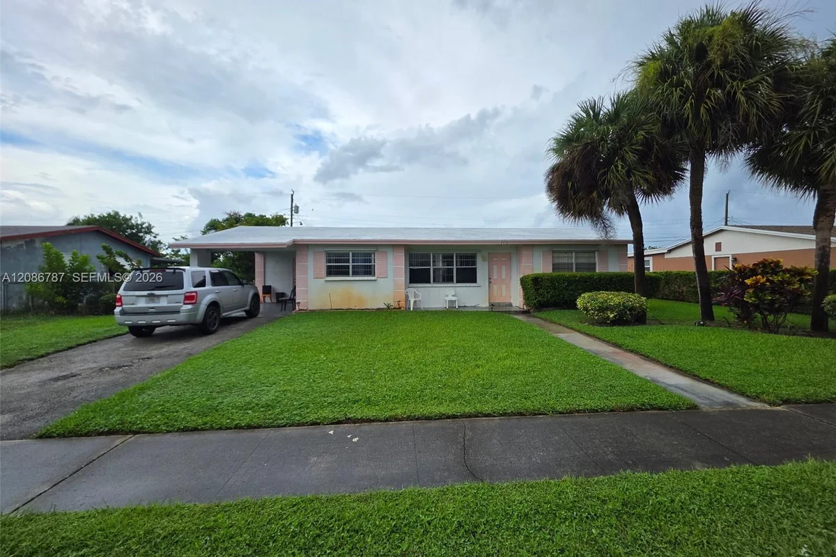340 W 19th St, Riviera Beach: photo 1 of 2