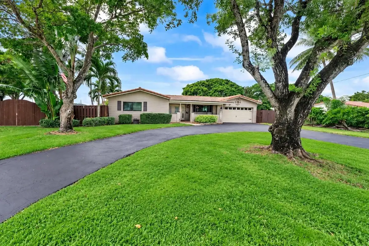 711 NW 45th Ave, Coconut Creek: photo 1 of 34