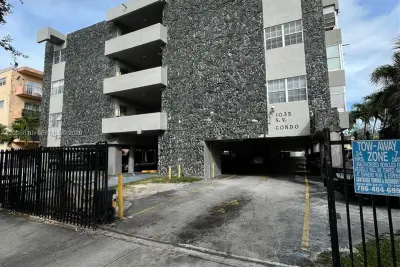 1035 W 77th St #412, Hialeah: photo 1 of 20