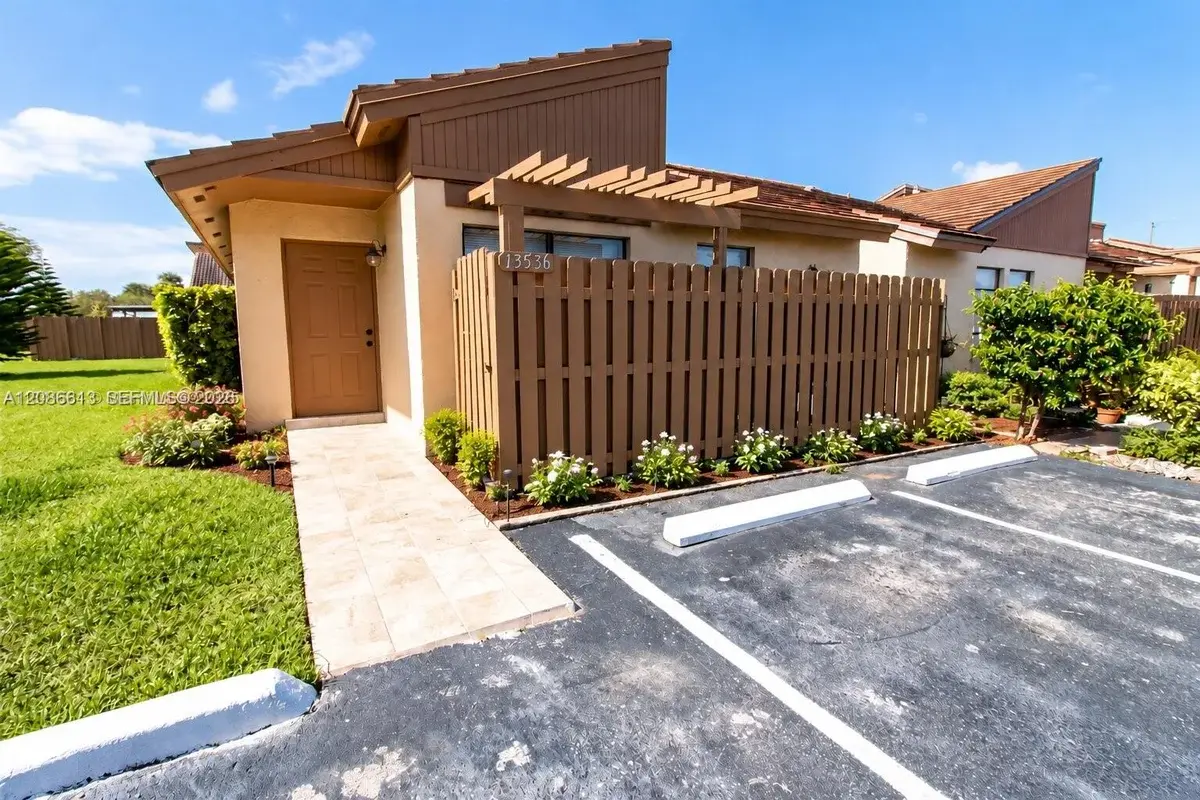 13536 SW 11th Ln, Miami: photo 1 of 20