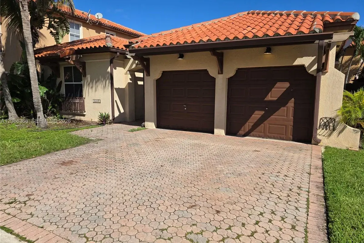 15243 SW 28 Te, Miami: photo 1 of 94